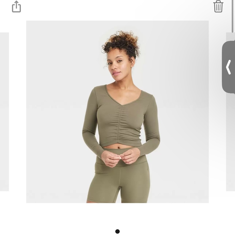 Women's Flex Shirred Long Sleeves Cropped Top Medium